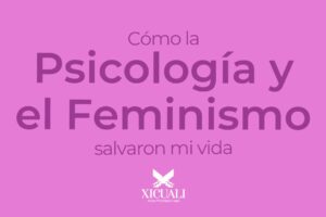 Mujer joven caminando hacia la luz con expresión serena, simbolizando el proceso de sanación a través del feminismo y la psicología