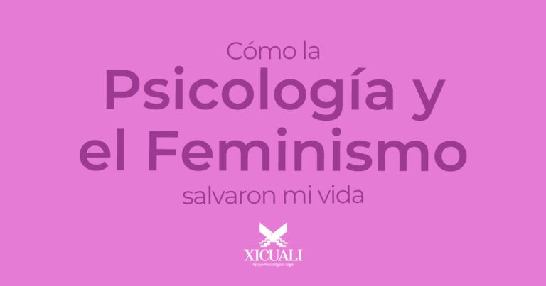 Mujer joven caminando hacia la luz con expresión serena, simbolizando el proceso de sanación a través del feminismo y la psicología